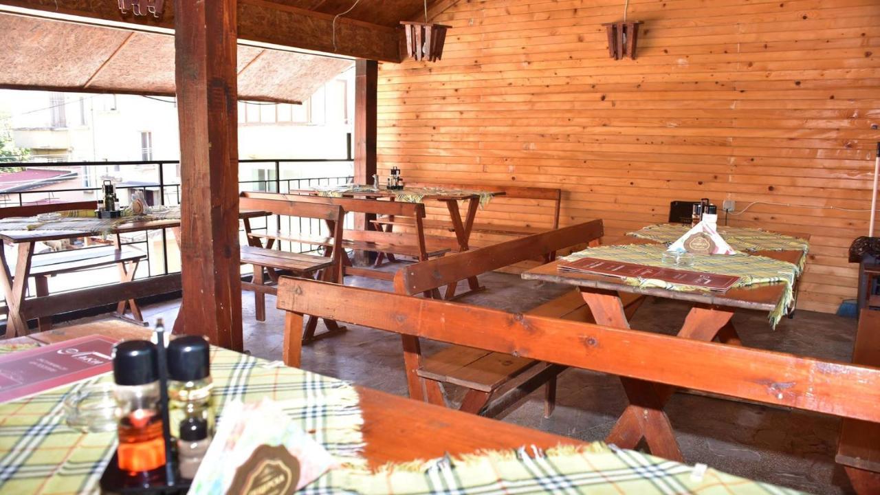 Семеен Хотел Лъки Byala Slatina Dış mekan fotoğraf