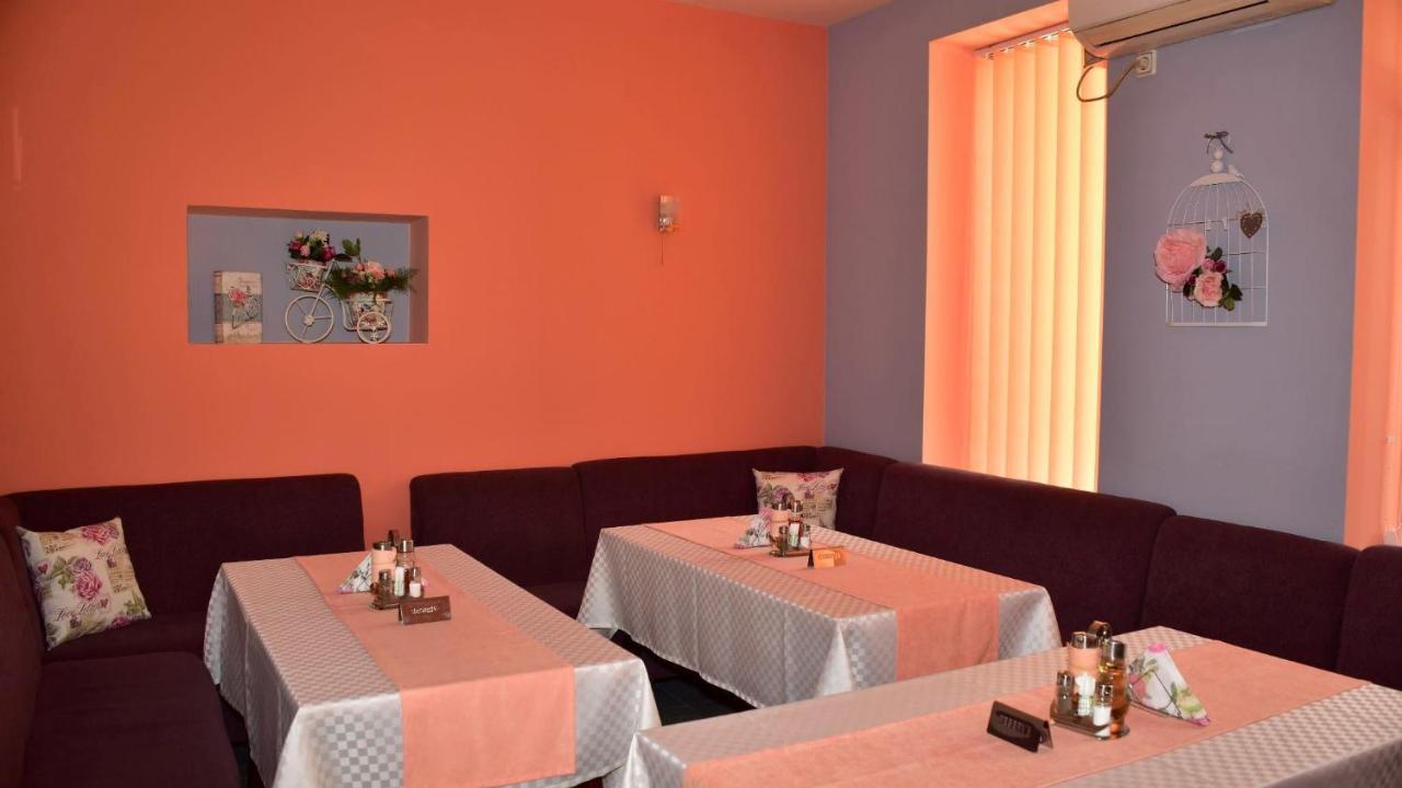 Семеен Хотел Лъки Byala Slatina Dış mekan fotoğraf